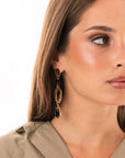 Orecchini pendenti in metallo martellato con pietre in vetro nero - Mya Accessories