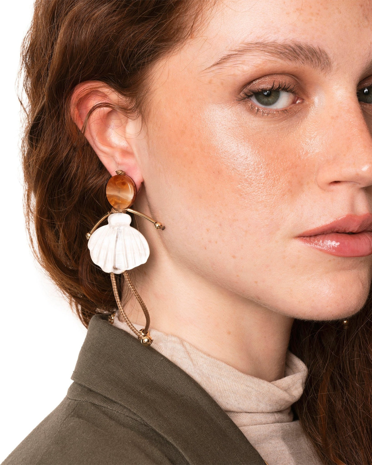 Orecchini pendenti con ballerina e tutù in acrilico bianco - Mya Accessories