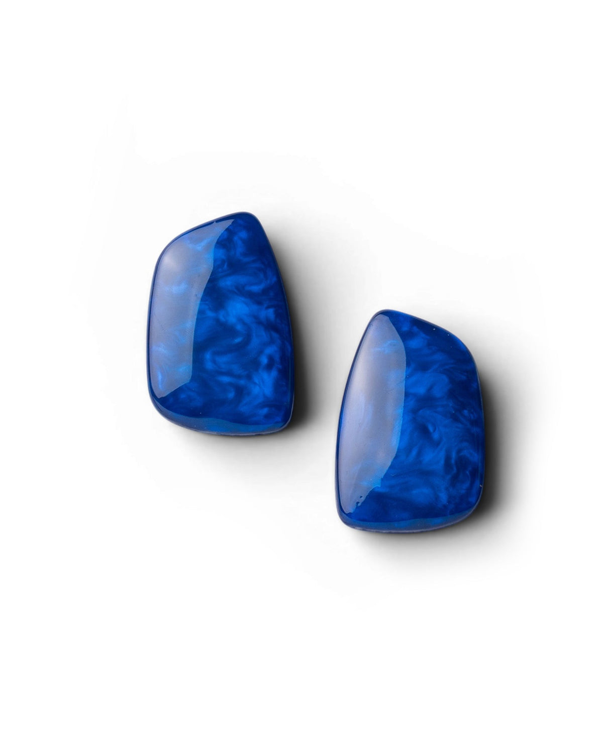 Orecchini a clip con pietra geometrica in acrilico blu - Mya Accessories