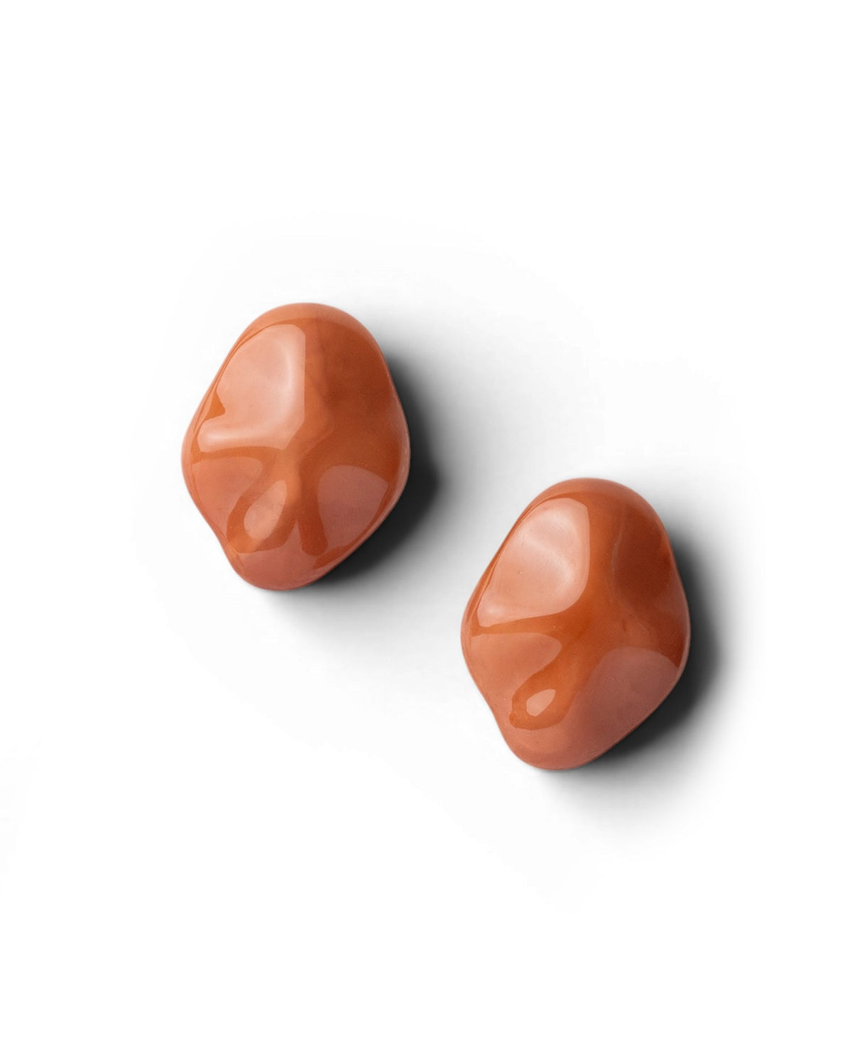 Orecchini a clip con pietra in resina nei toni del terracotta - Mya Accessories