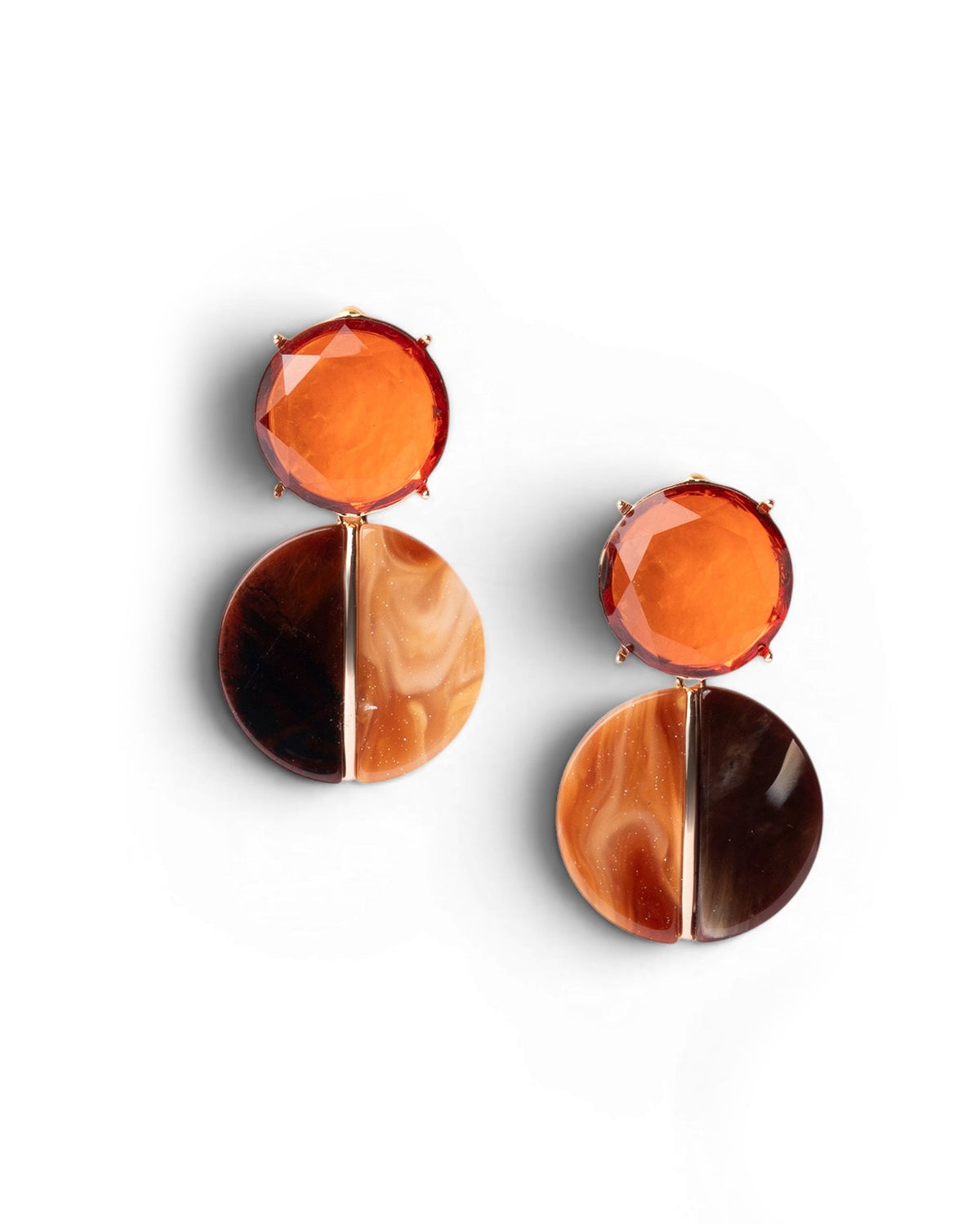 Orecchini pendenti con doppia pietra circolare in acrilico tono arancio e marrone - Mya Accessories