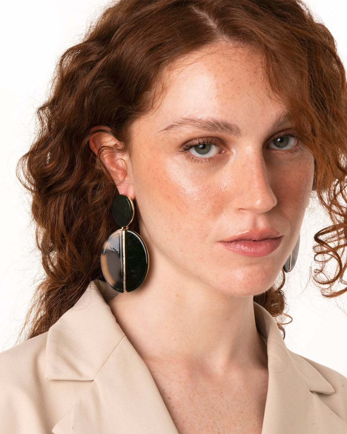 Orecchini pendenti con doppia pietra ovale in acrilico tono verde - Mya Accessories