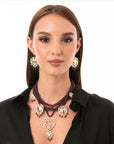 Collana multi fili con micro pietre in acrilico marrone e cuori sacri pendenti - Mya Accessories