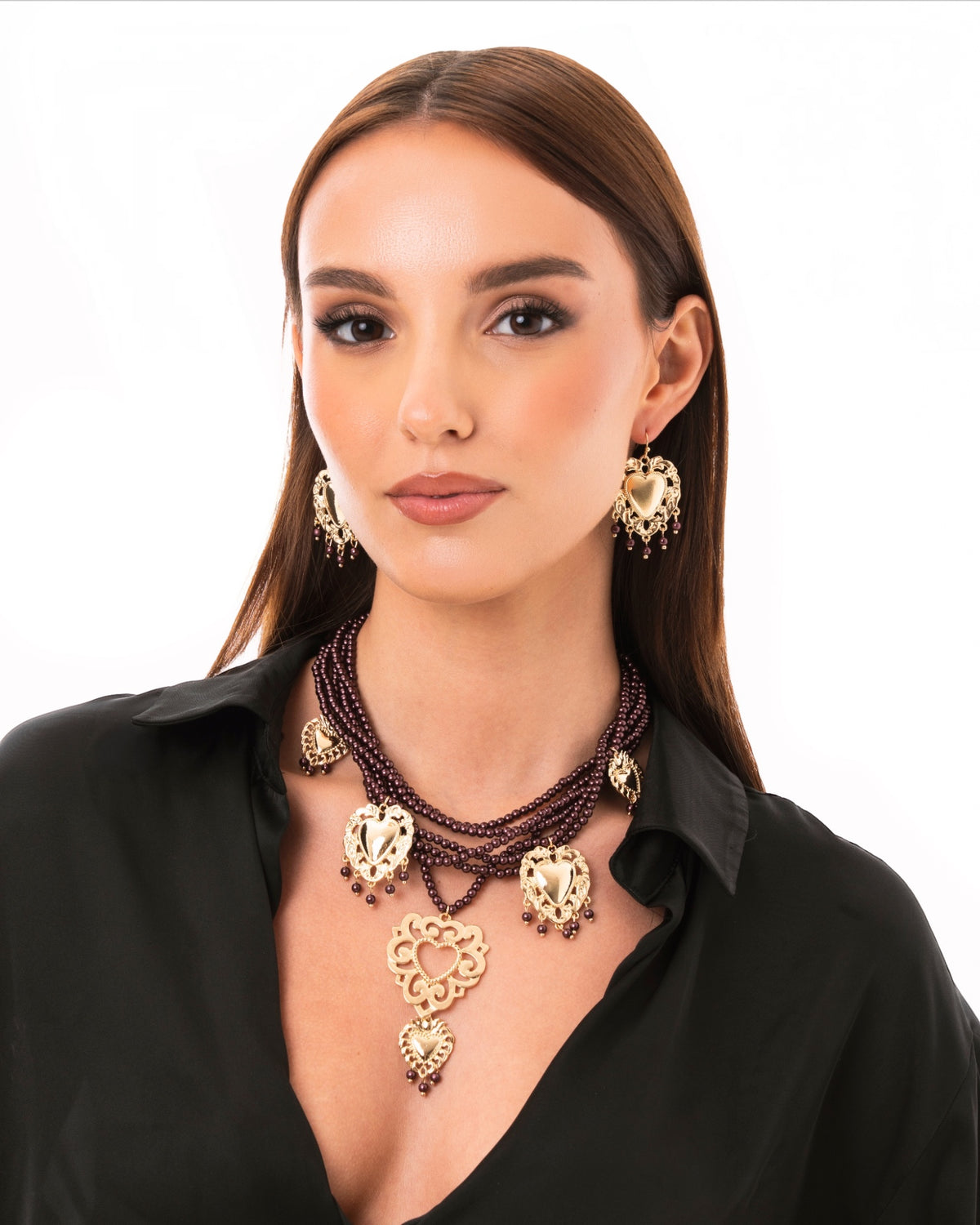 Collana multi fili con micro pietre in acrilico marrone e cuori sacri pendenti - Mya Accessories