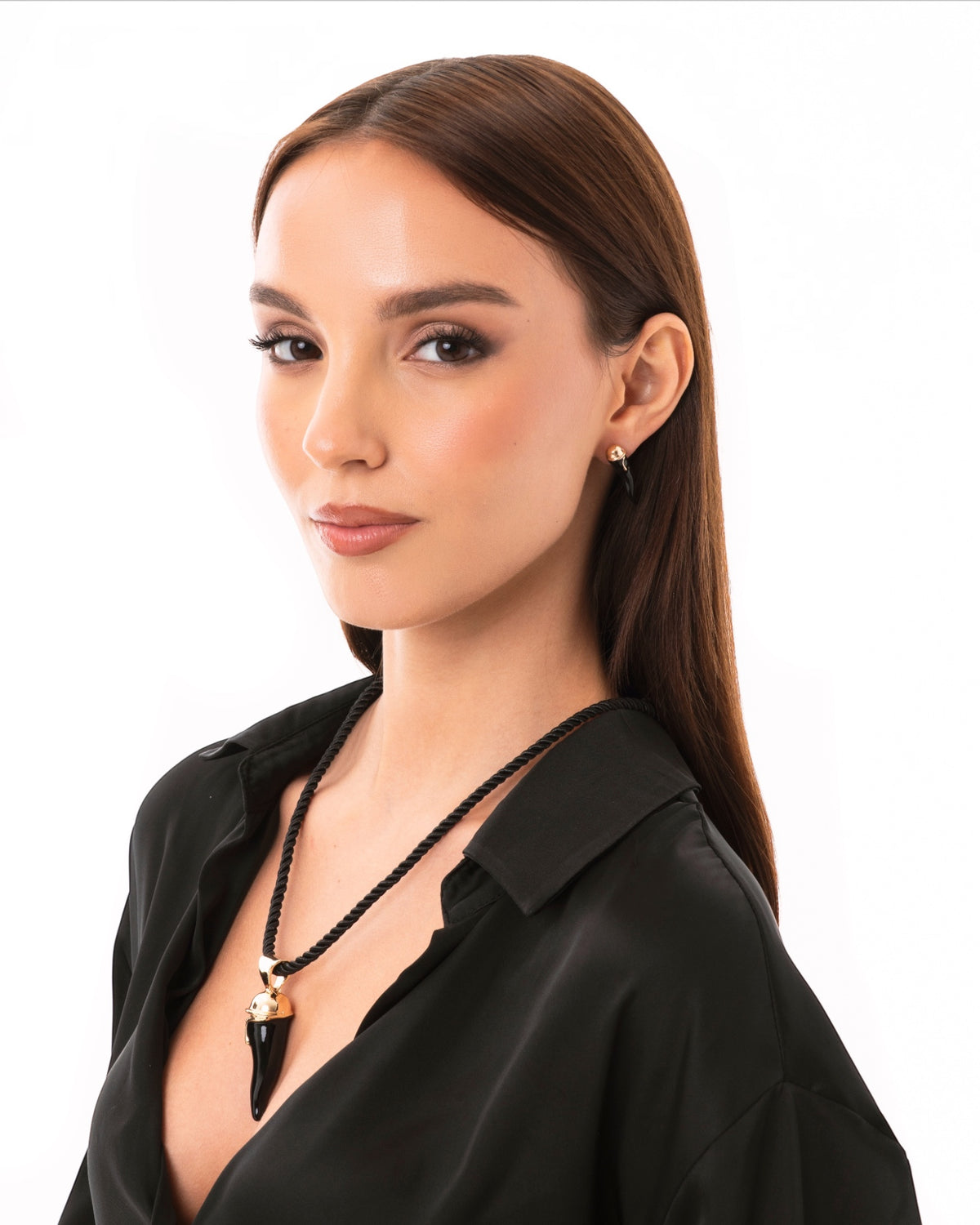Collana in corda nera con corno pendente in acrilico nero - Mya Accessories