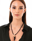 Collana in corda nera con corno pendente in acrilico nero - Mya Accessories