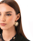 Orecchini pendenti con cuore sacro in metallo e perline in acrilico nere - Mya Accessories
