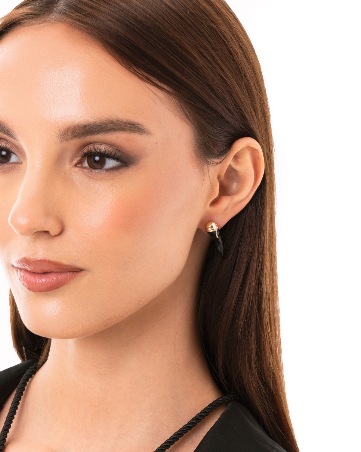 Orecchini pendenti con corno in acrilico nero - Mya Accessories