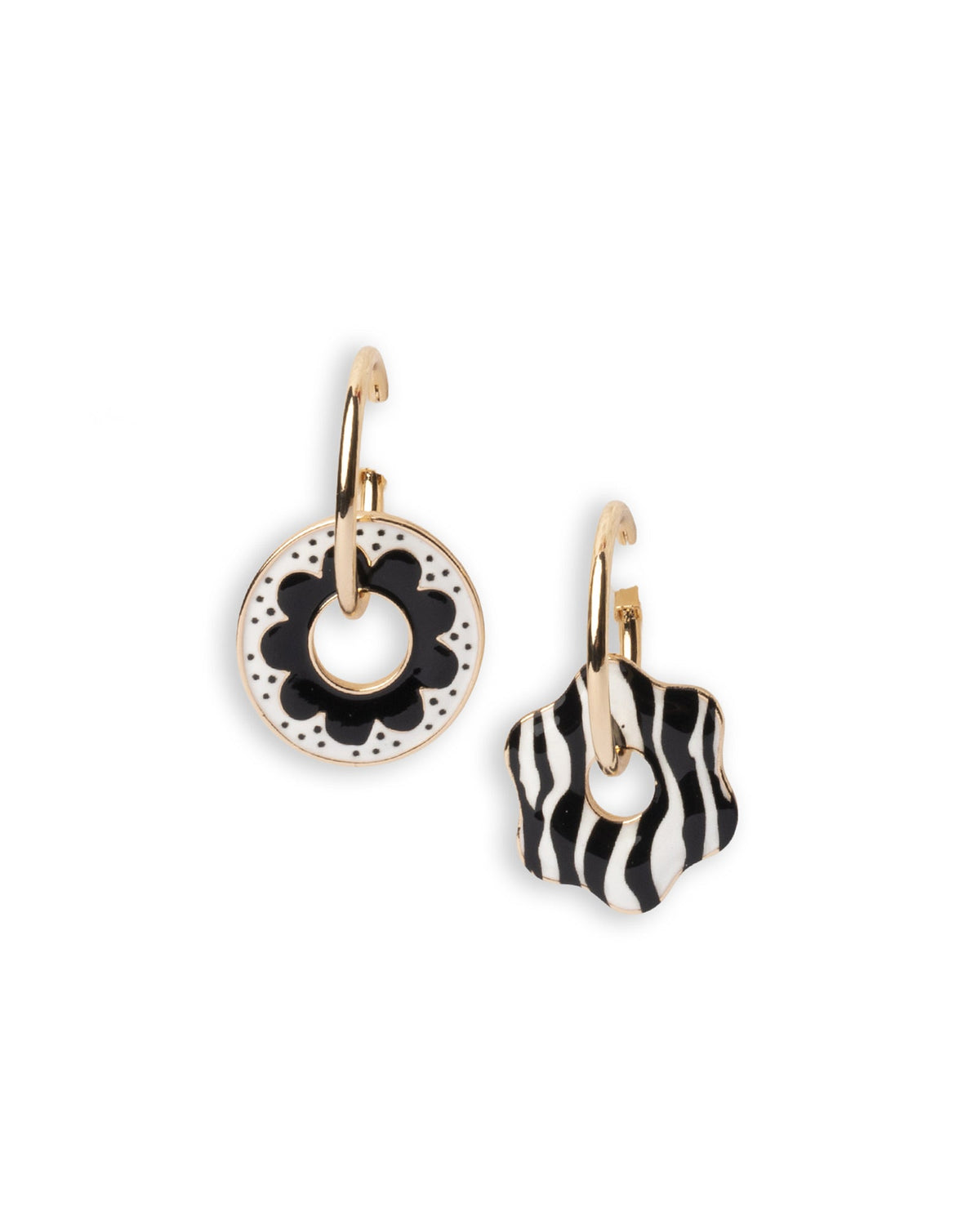 Orecchini a cerchio con pendente asimmetrico smaltato bianco e nero - Mya Accessories