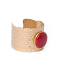 Bracciale rigido in metallo con pietra circolare in resina corallo - Mya Accessories