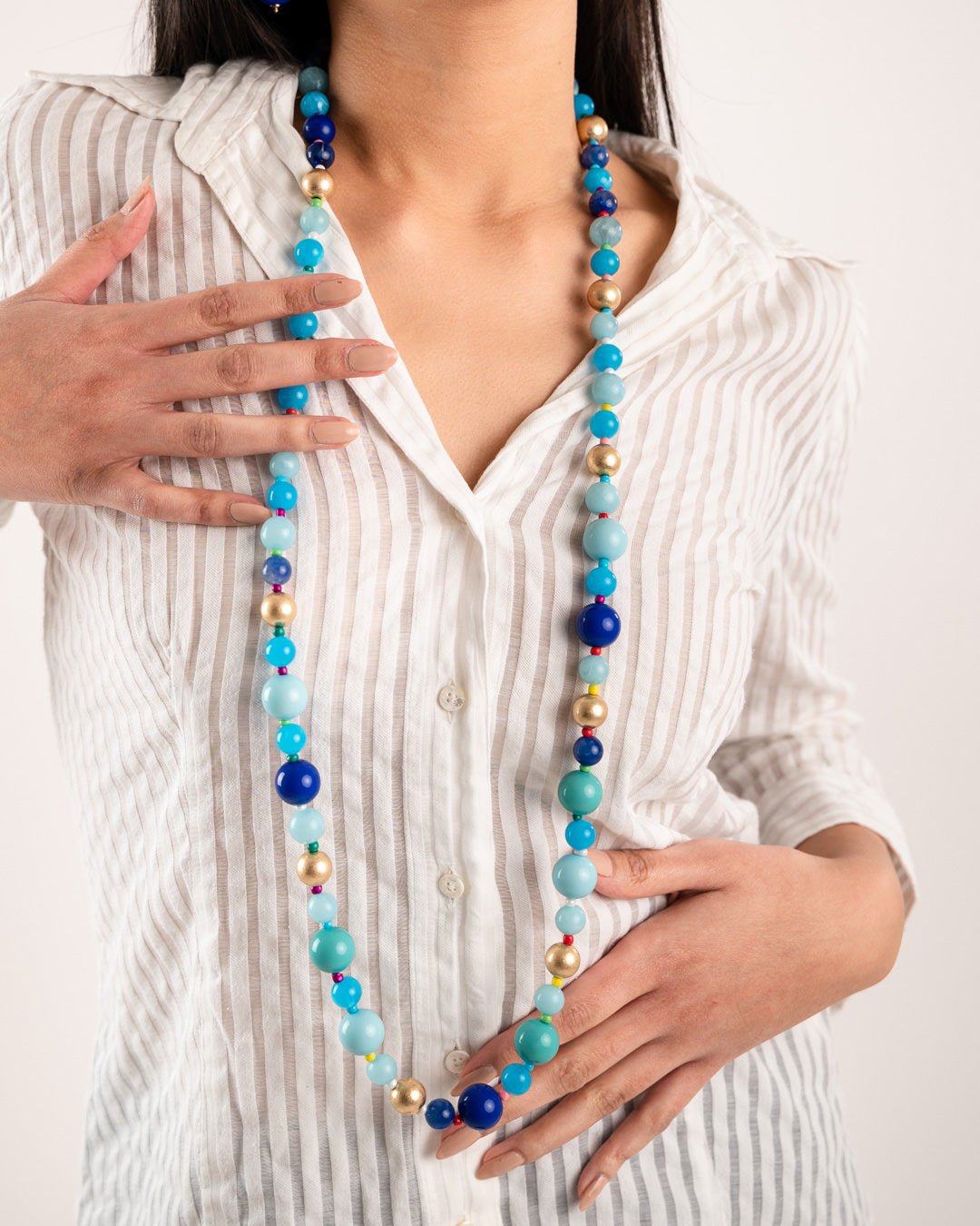 Collana lunga con mix di balls pietre dure dal tono blu - Mya Accessories