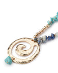 Collana lunga con pietre in vetro tono blu con pendente a spirale - Mya Accessories