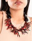 Collana girocollo in acrilico con rami in corallo colore nero sfumato rosso - Mya Accessories