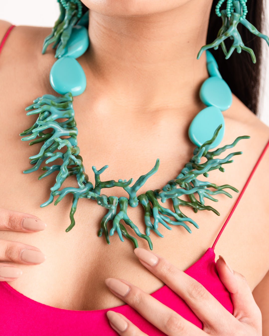 Collana girocollo in acrilico con rami in corallo colore turchese - Mya Accessories