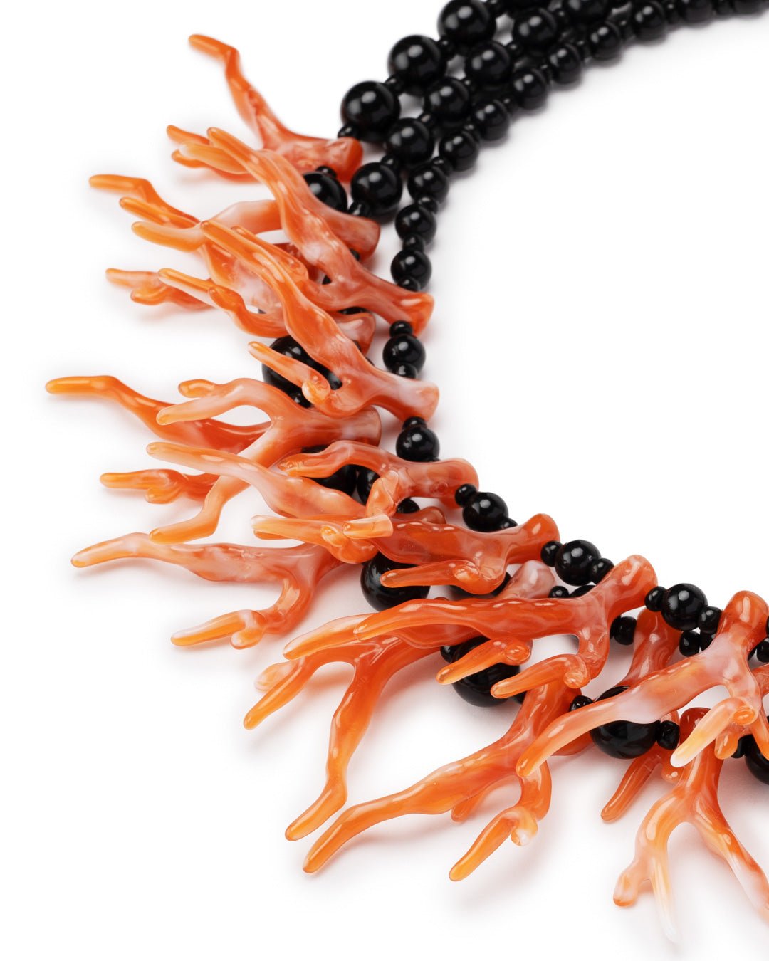 Collana girocollo tre fili con sfere in acrilico nere e rami a forma di corallo in resina colore arancio - Mya Accessories