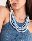 Collana girocollo multi filo con pietre in acrilico bianca ed azzurra - Mya Accessories