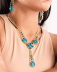 Collana girocollo in metallo con microcristalli in vetro celeste e verde - Mya Accessories