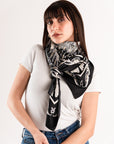 Sciarpa e/o foulard in seta nera con stampe bianche - Mya Accessories