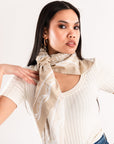 Sciarpa e/o foulard in seta beige con stampe bianche - Mya Accessories