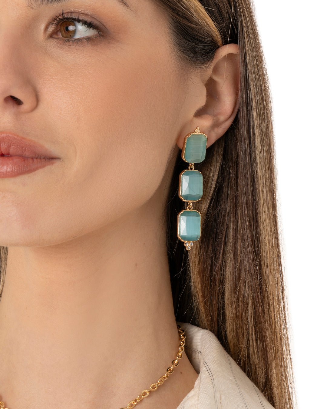Orecchini pendenti con tre pietre in vetro azzurro - Mya Accessories