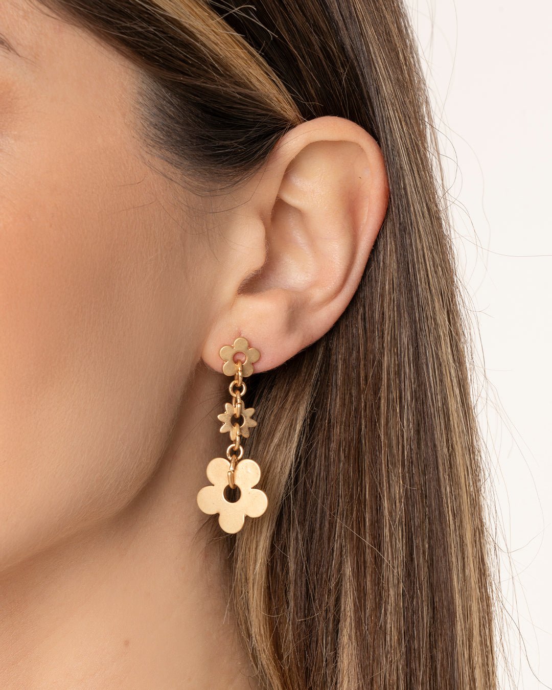 Orecchini pendenti con fiorellini in metallo - Mya Accessories