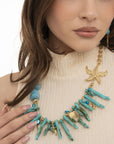 Collana girocollo con rami pendenti in acrilico turchese con inserto stella marina e charms in metallo - Mya Accessories
