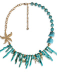 Collana girocollo con rami pendenti in acrilico turchese con inserto stella marina e charms in metallo - Mya Accessories
