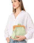 Borsa clutch con manico in legno, trama verde - Mya Accessories