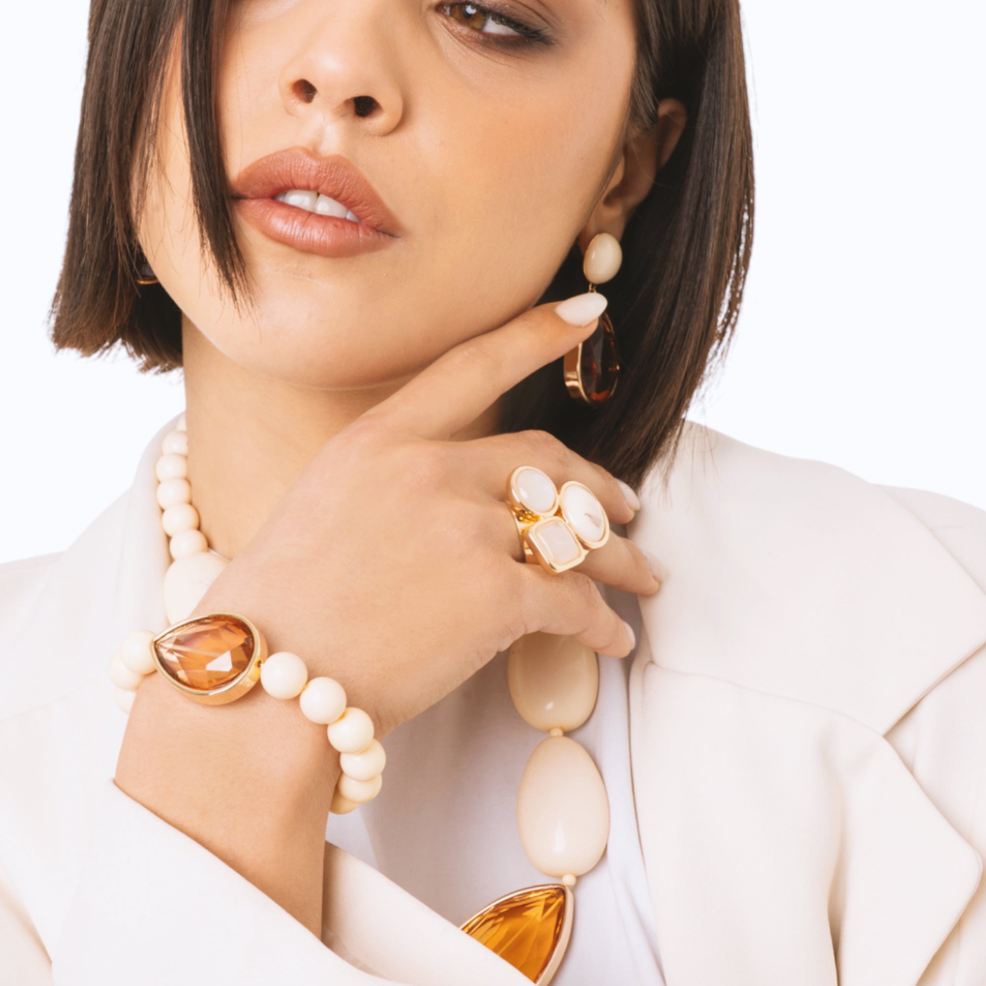Bracciale elastico in acrilico con sfere beige e goccia arancio - Mya Accessories