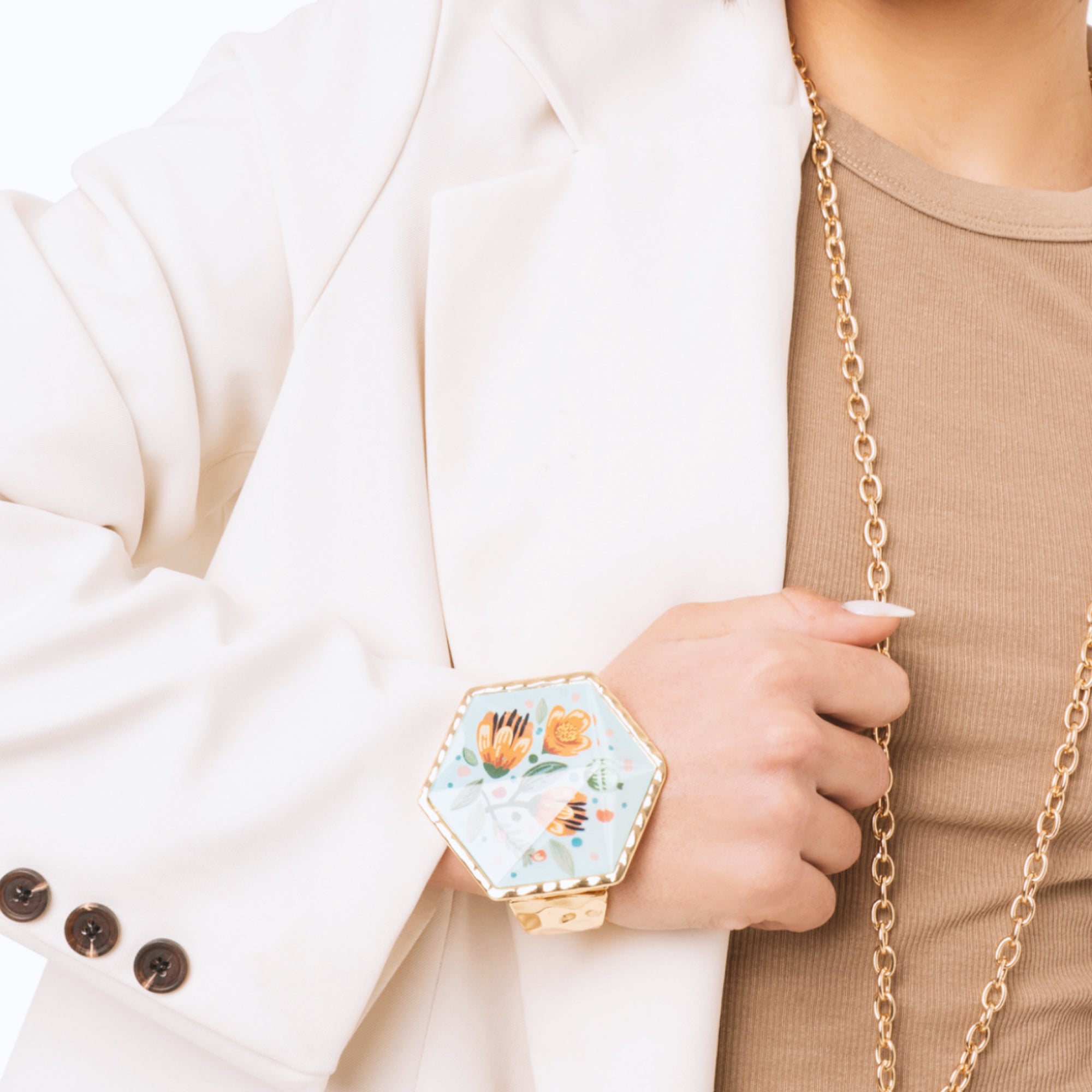 Bracciale rigido elastico con medaglione esagonale e design floreale in resina - Mya Accessories