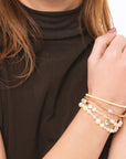 Bracciale elastico multi filo con pietre in vetro e conchiglie gialle - Mya Accessories