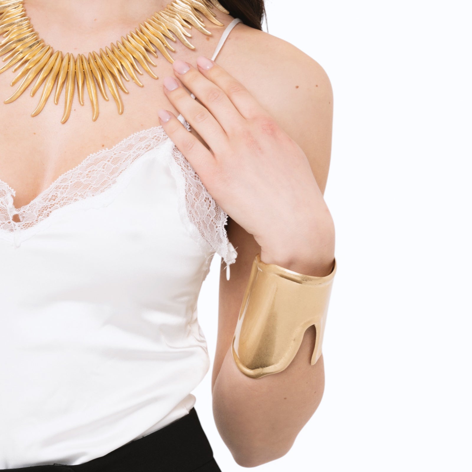 Bracciale a schiava in metallo antichizzato forato - Mya Accessories