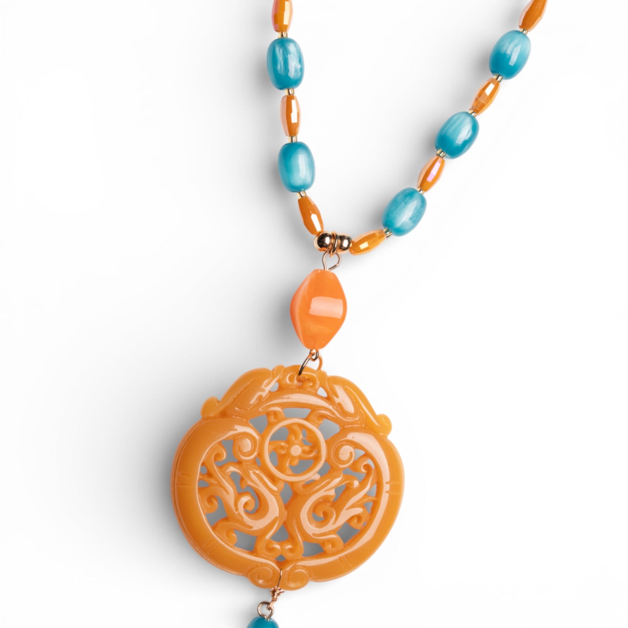 Collana lunga con pietre in acrilico e vetro, pendente mandala arancio - Mya Accessories