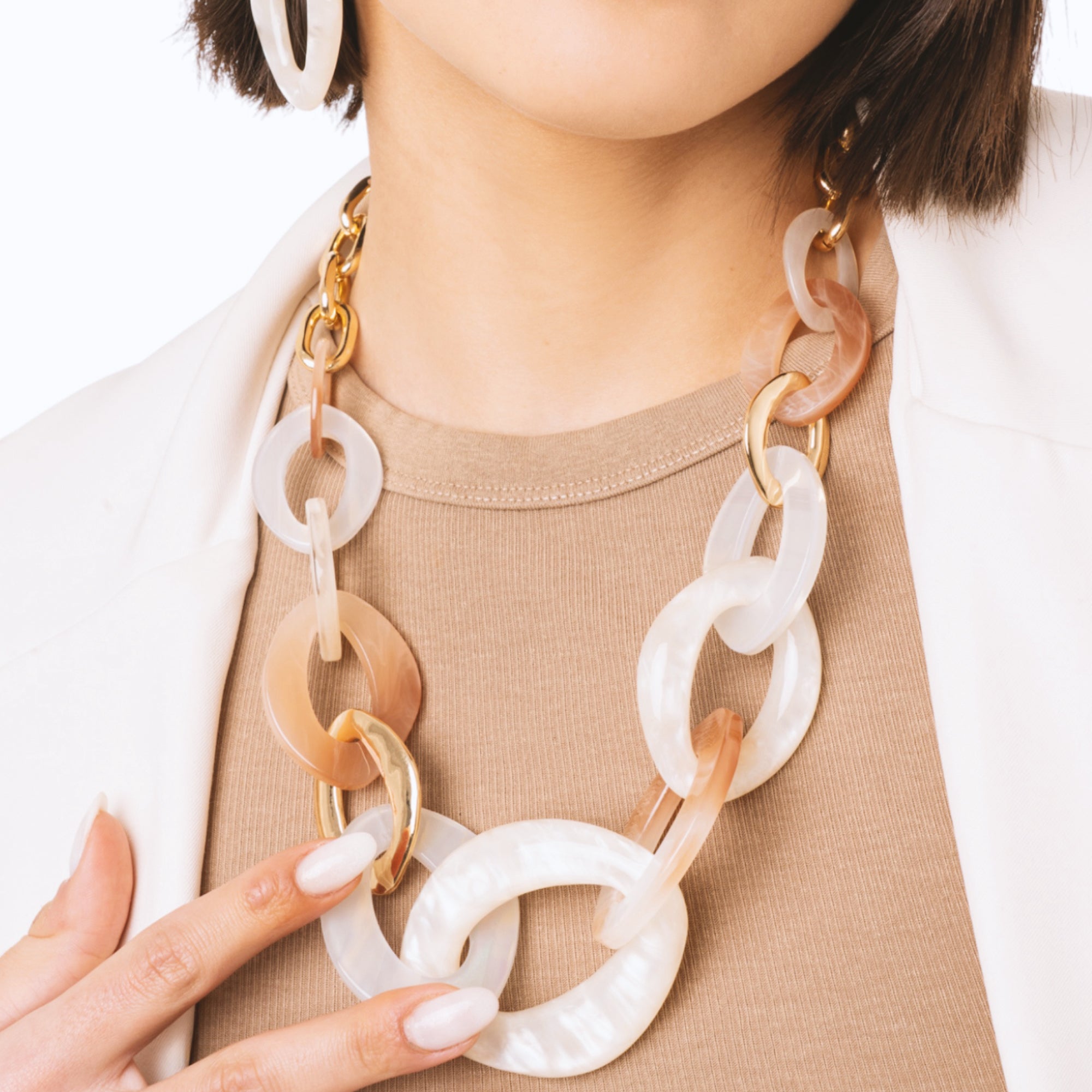 Collana girocollo a catena con inserti in acrilico ovali tono beige - Mya Accessories