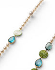 Collana lunga con perle in acrilico ed inserti tono verde e blu - Mya Accessories