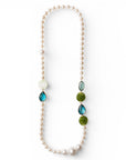 Collana lunga con perle in acrilico ed inserti tono verde e blu - Mya Accessories