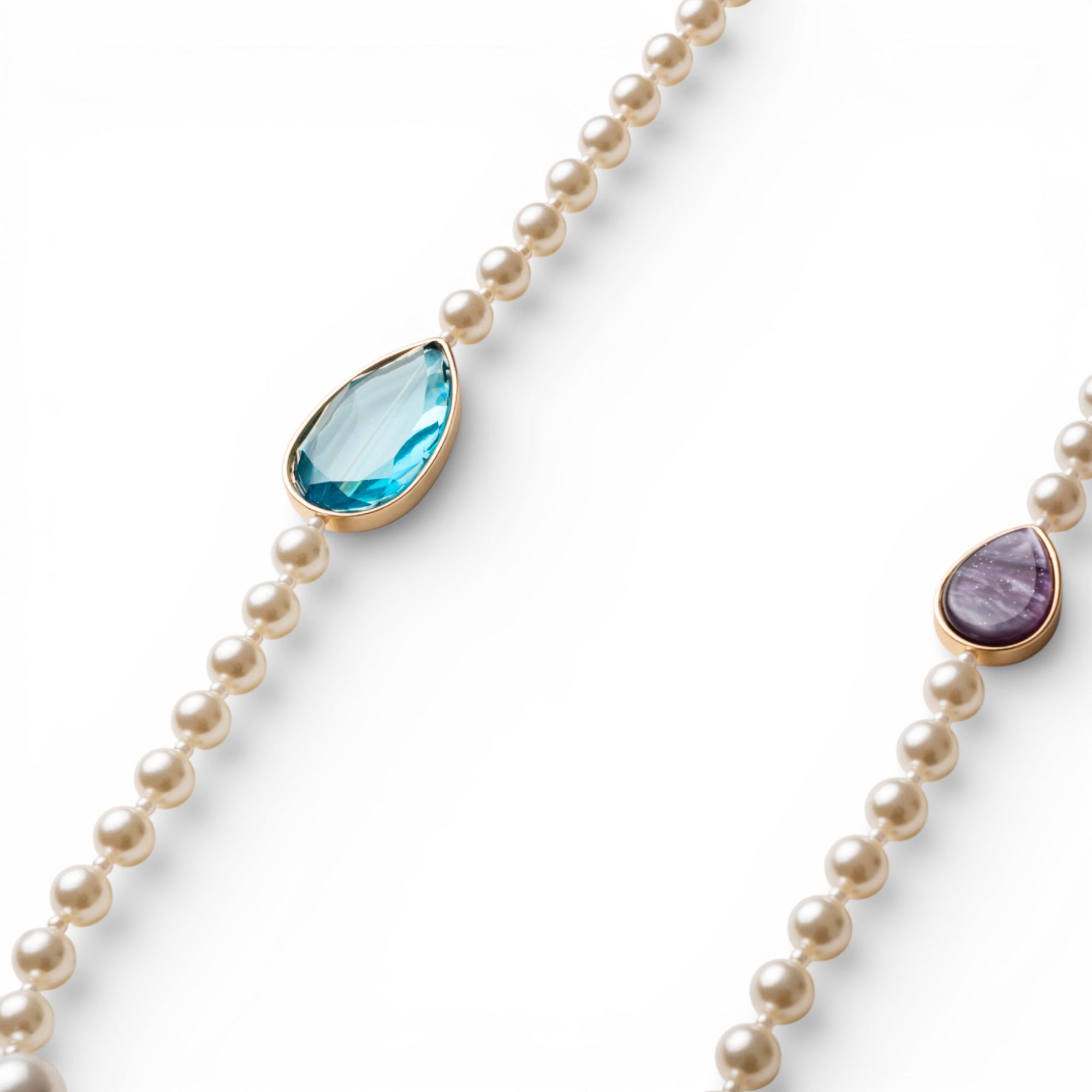 Collana lunga con perle in acrilico ed inserti in resina viola e blu - Mya Accessories