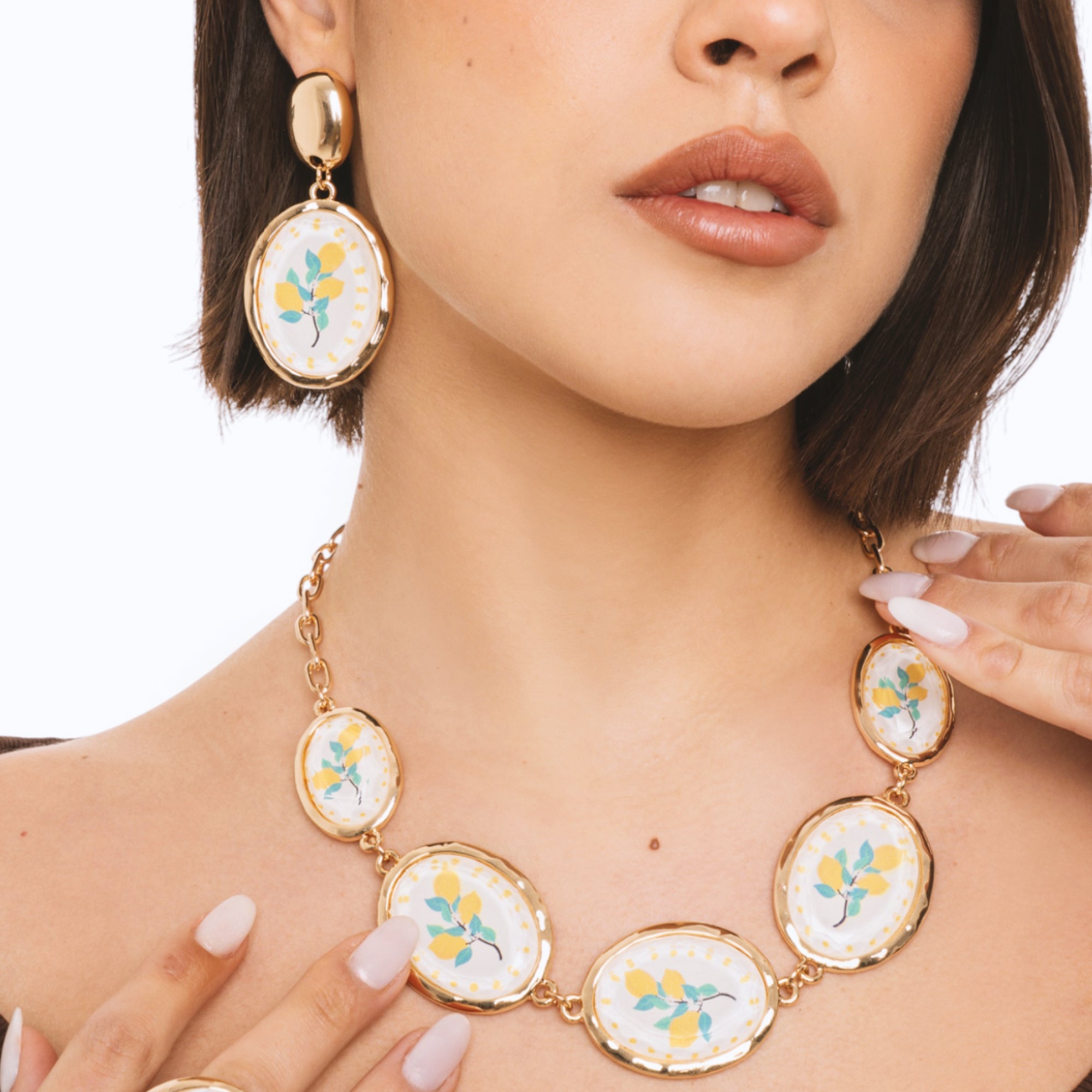 Collana girocollo a catena con inserti ovali in resina con design limoni - Mya Accessories