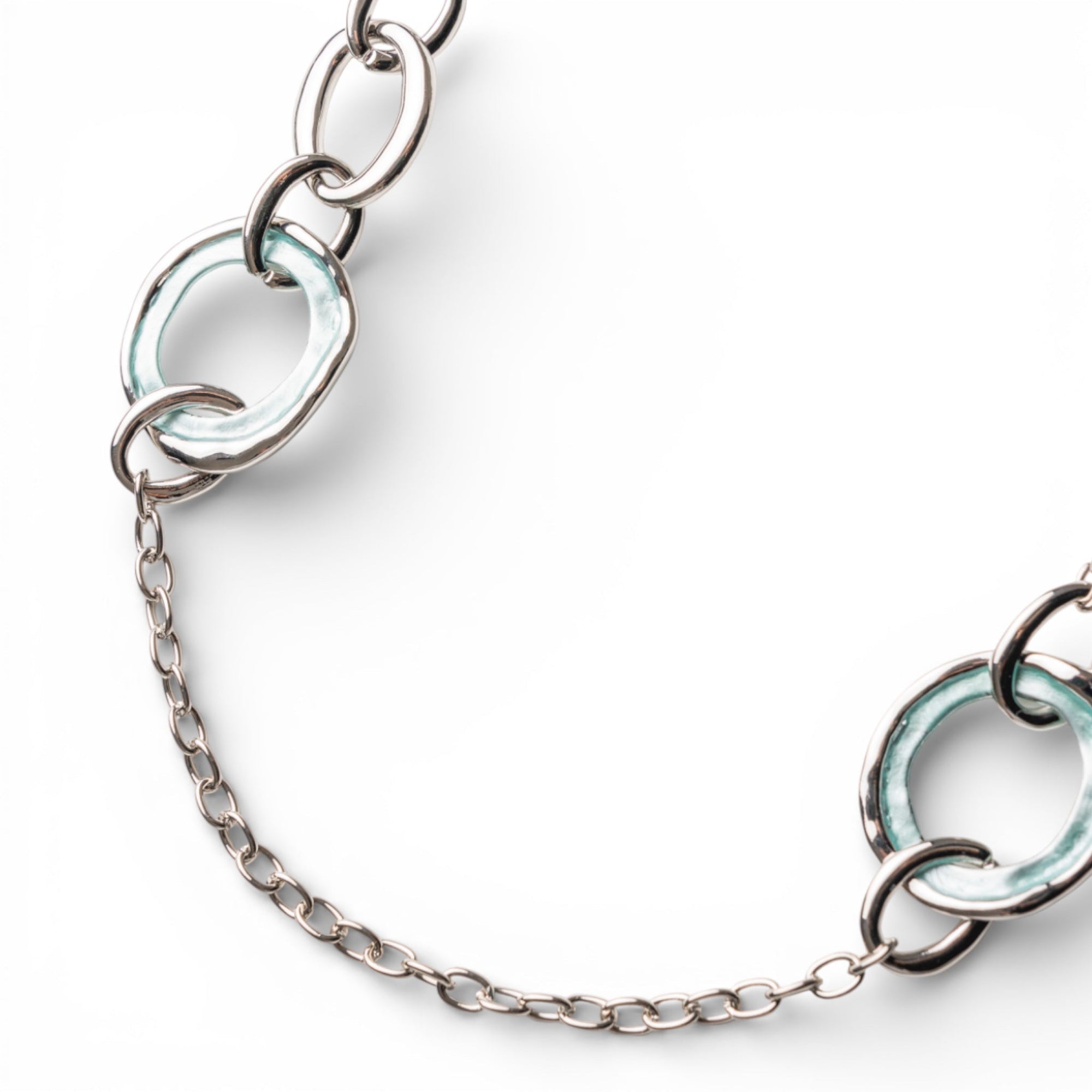 Collana lunga a catena con design circolare forato smaltato celeste - Mya Accessories