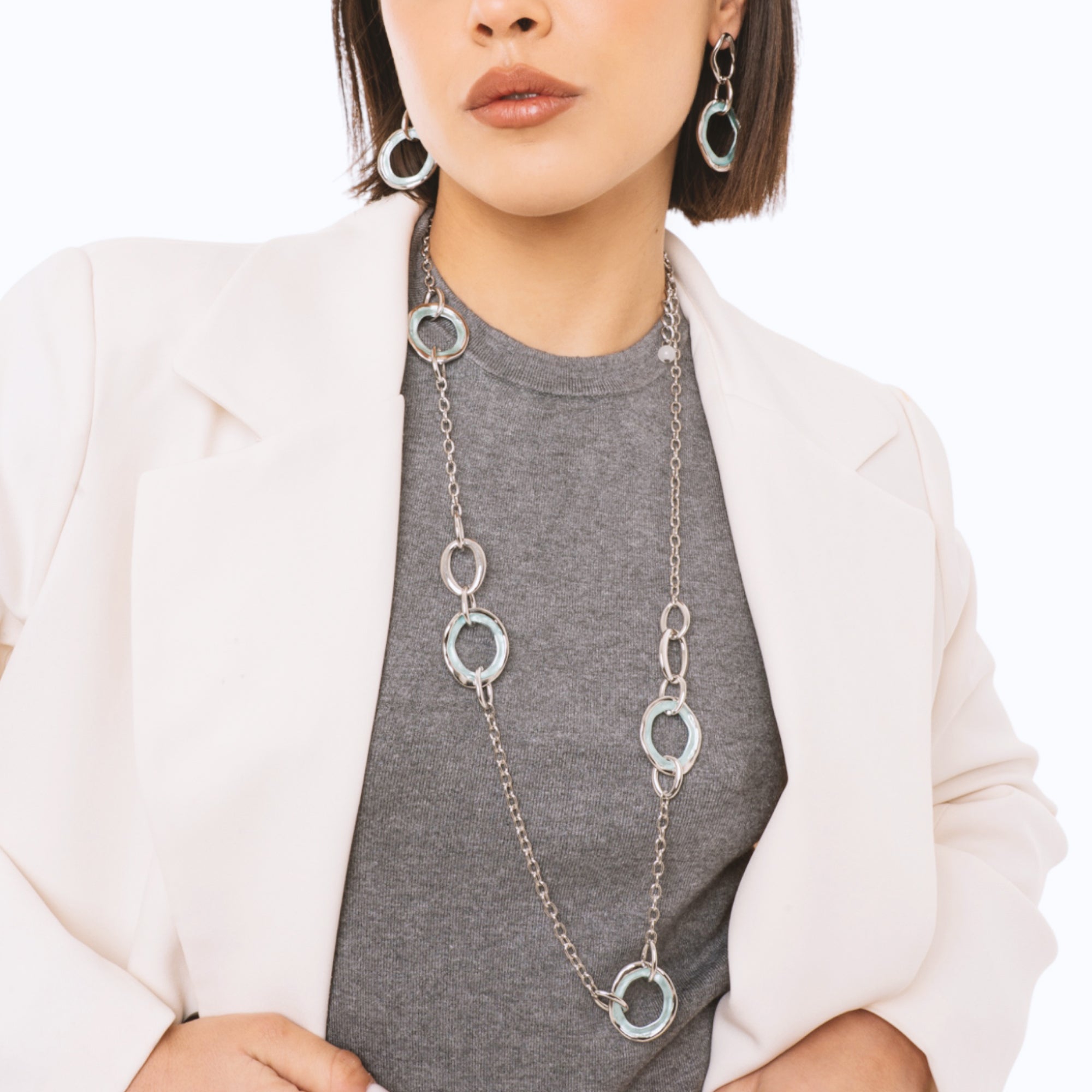 Collana lunga a catena con design circolare forato smaltato celeste - Mya Accessories
