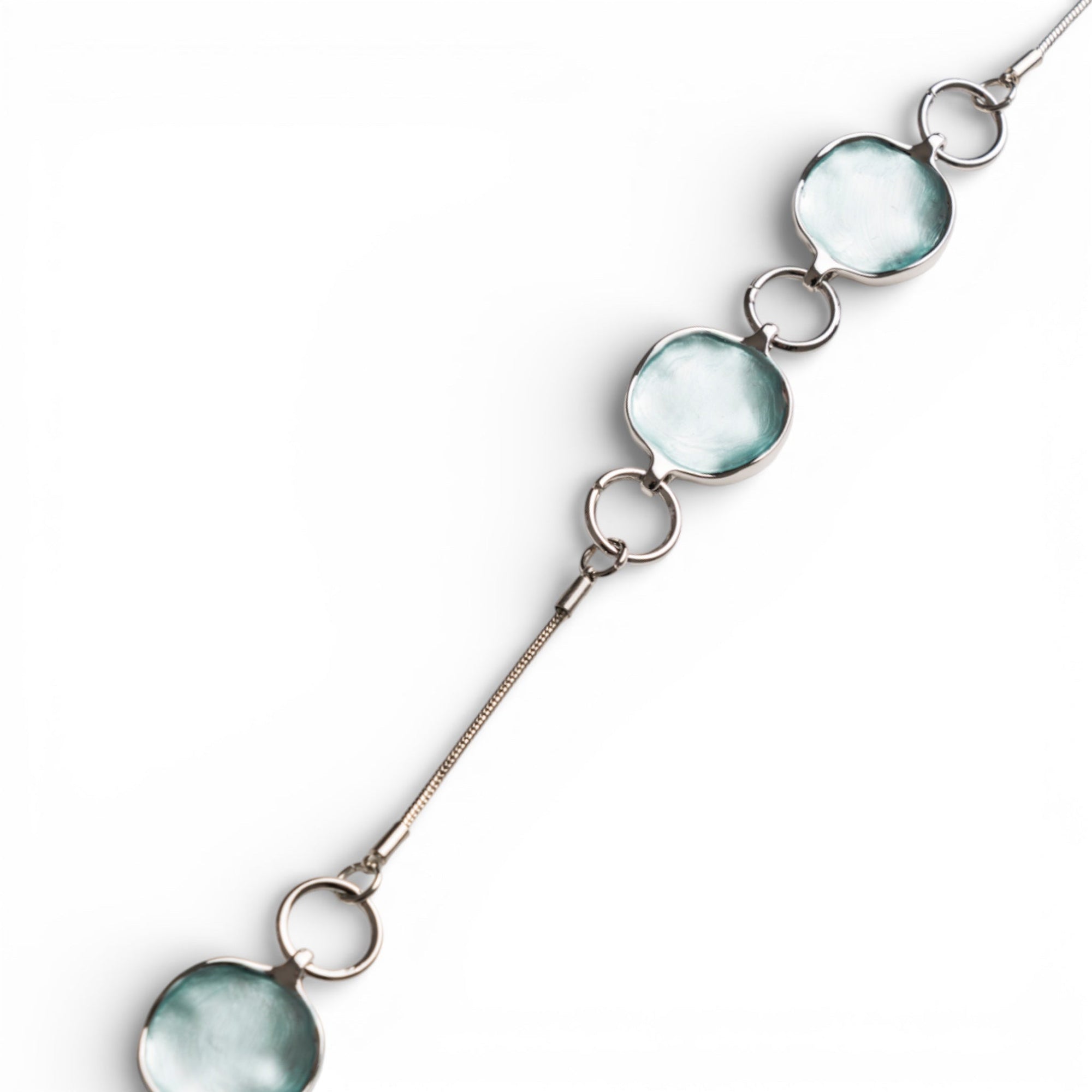 Collana lunga a filo con design circolare smaltato celeste - Mya Accessories