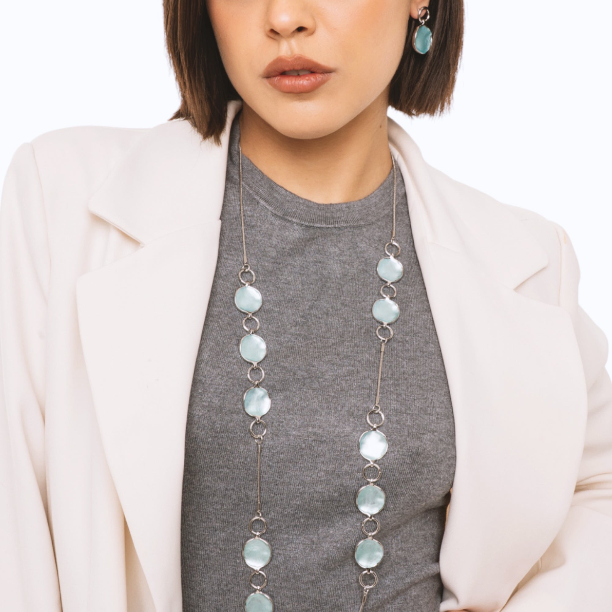 Collana lunga a filo con design circolare smaltato celeste - Mya Accessories