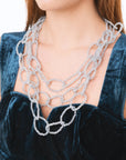 Collana multi fili strutturata con pietre in vetro grigio - Mya Accessories