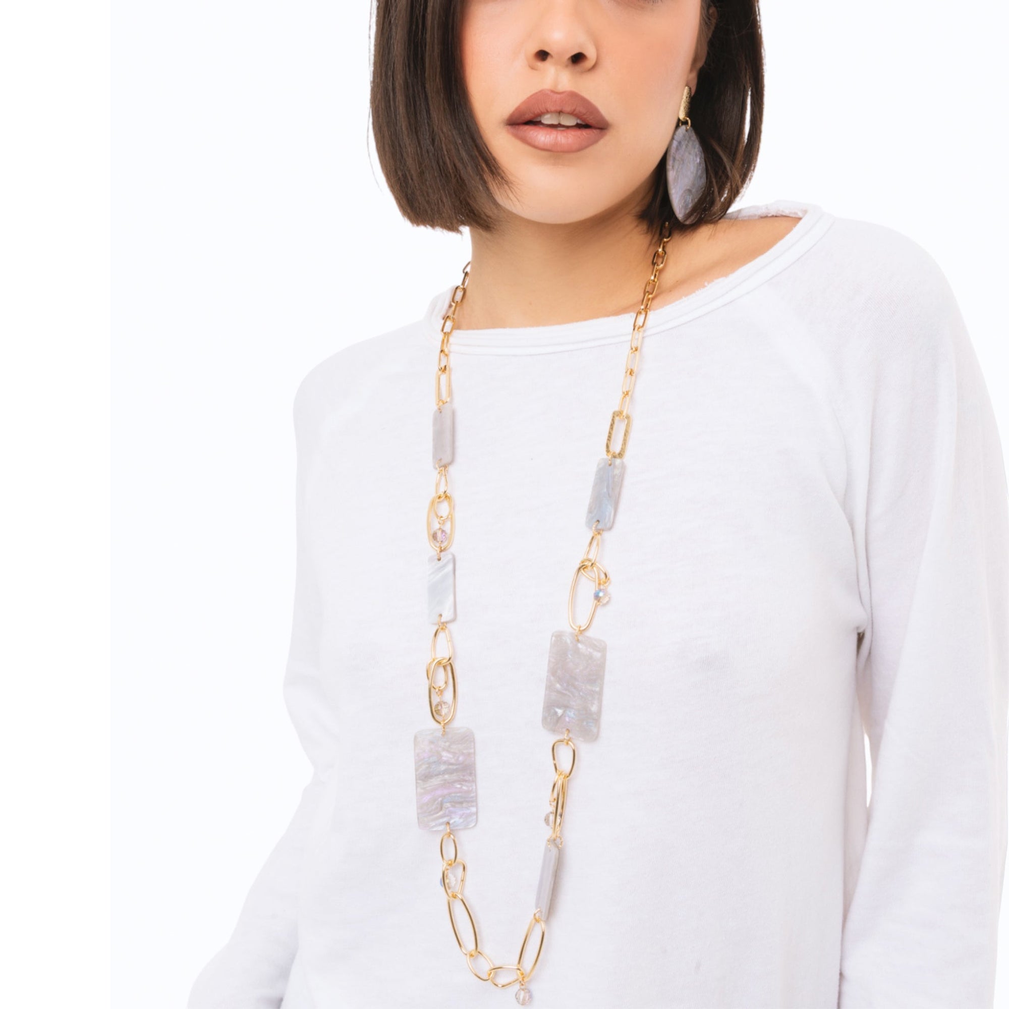 Collana lunga a catena con pietre rettangolari in acrilico lilla - Mya Accessories