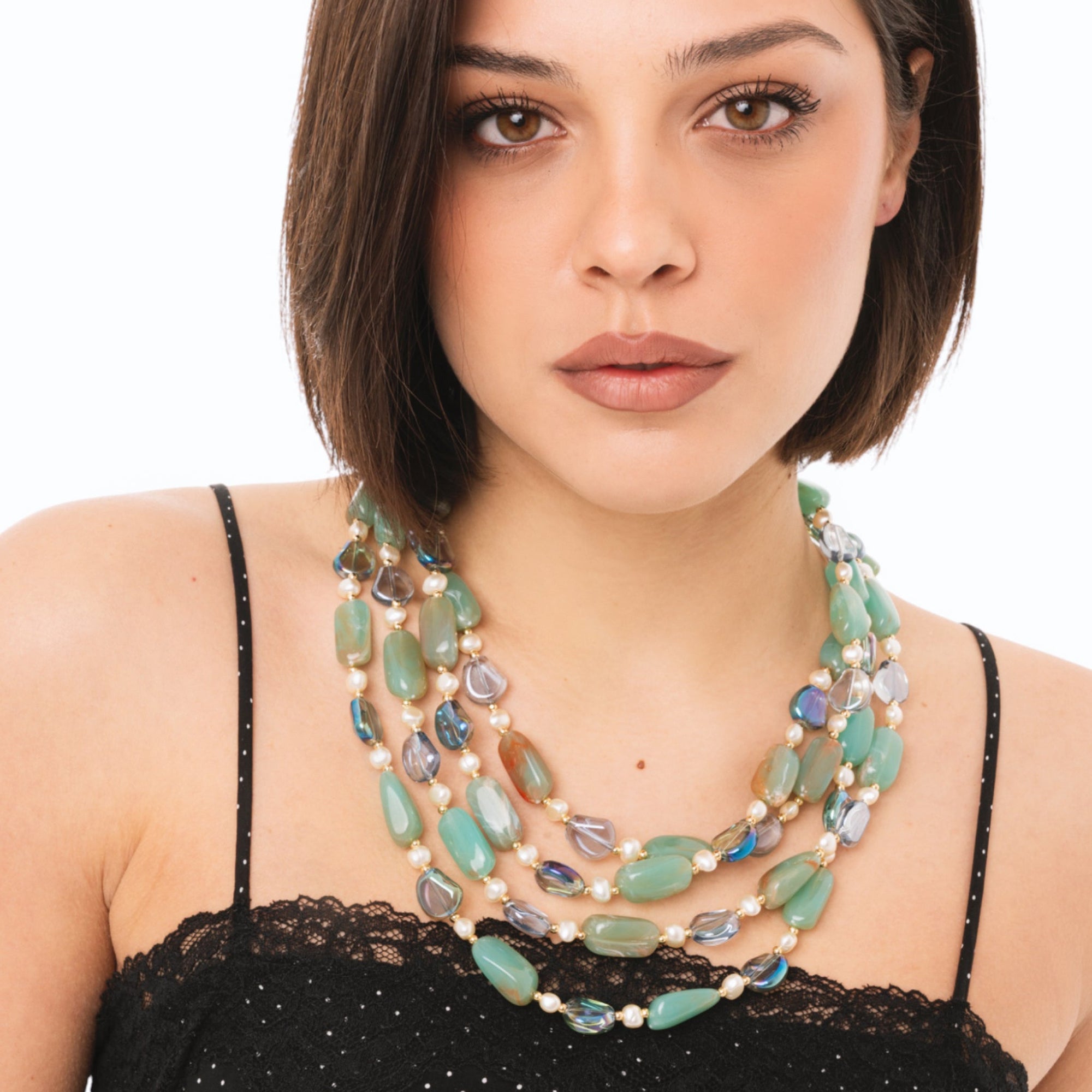 Collana girocollo multi filo con pietre vetro ed acrilico tono verde - Mya Accessories