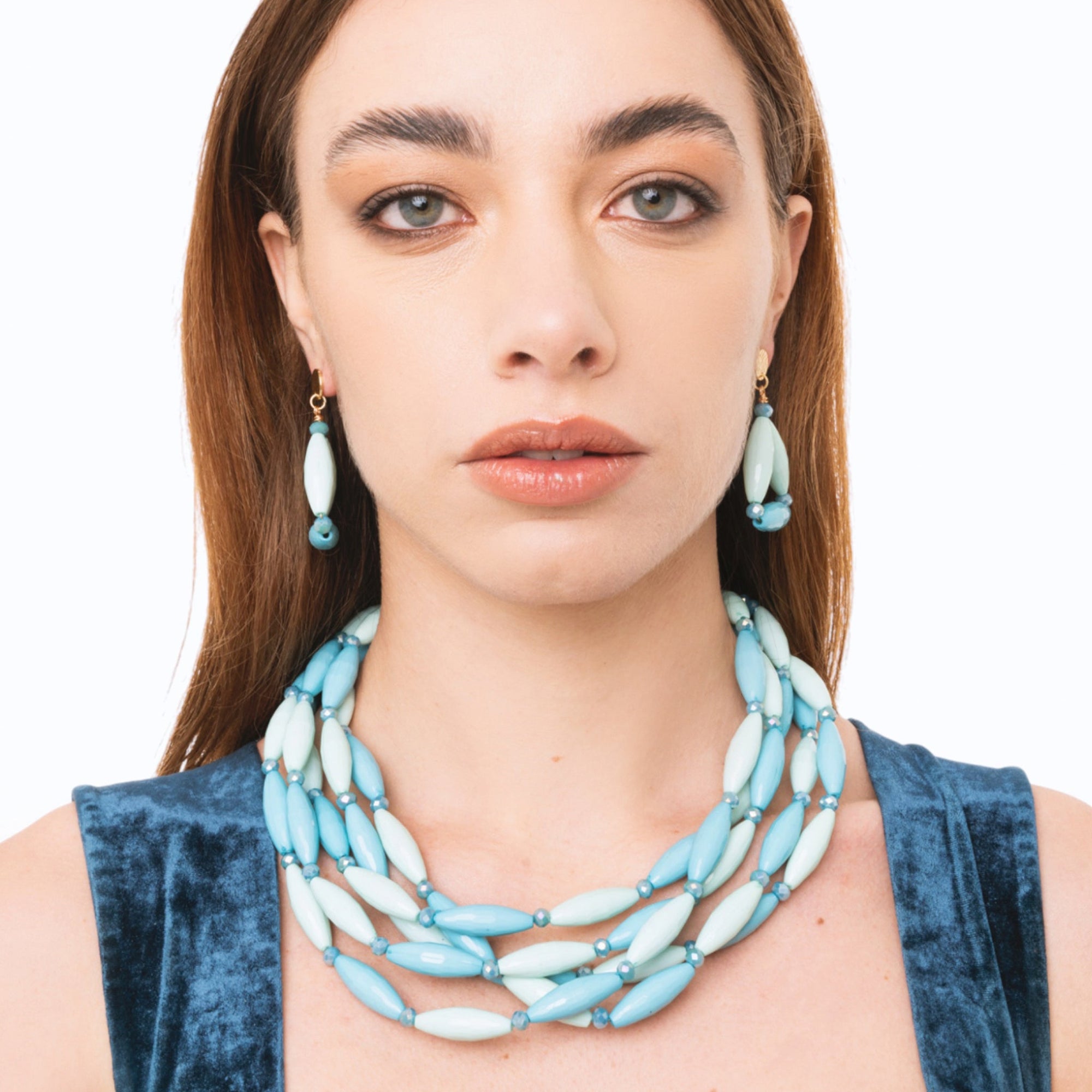 Collana girocollo multi fili con elementi ovali in acrilico turchese - Mya Accessories