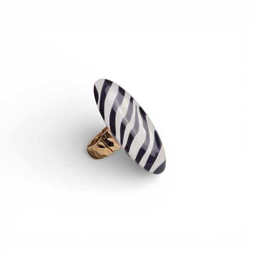 Anello elastico in metallo con pietra ovale in acrilico zebrata - Mya Accessories