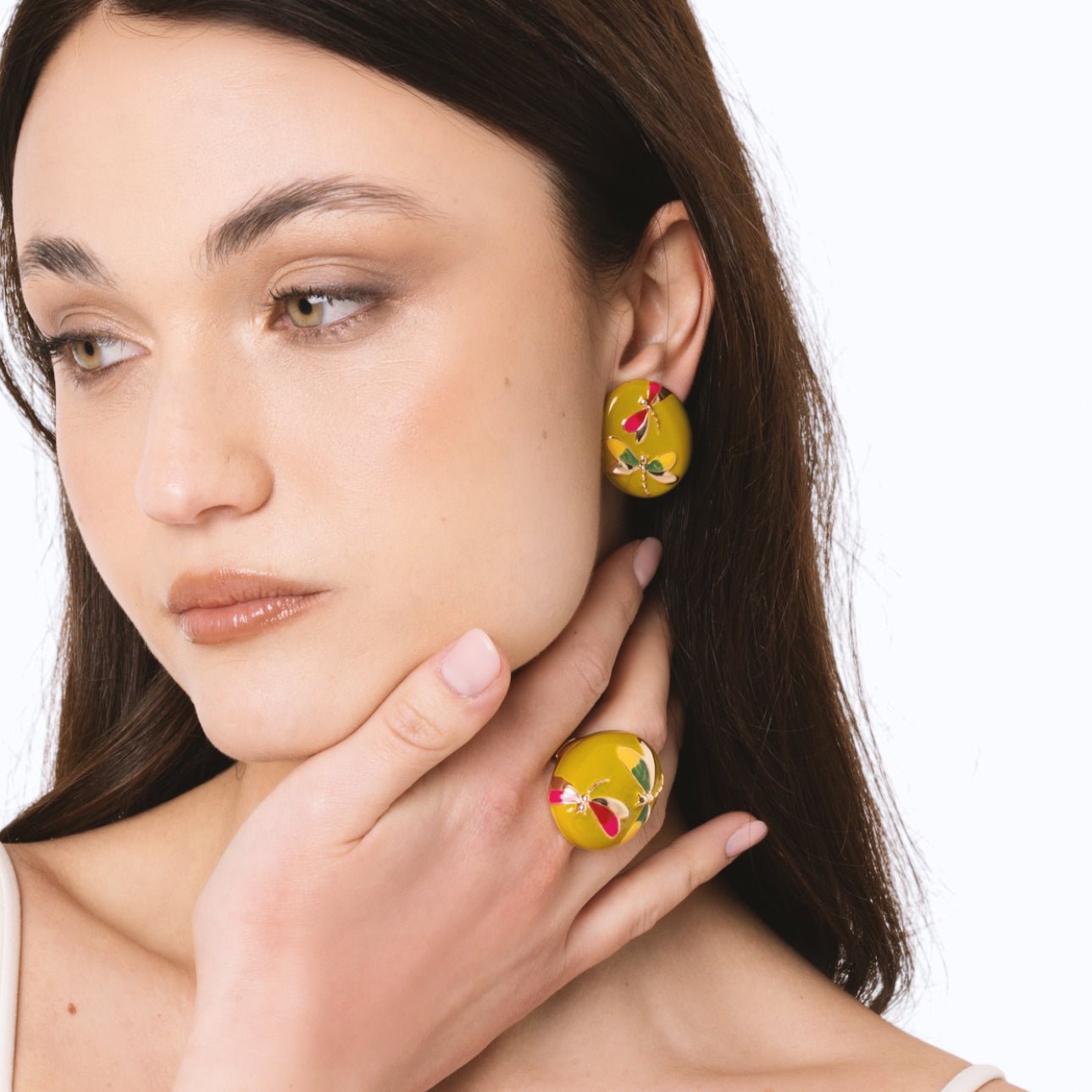 Anello in metallo elastico smaltato verde con design a libellula - Mya Accessories