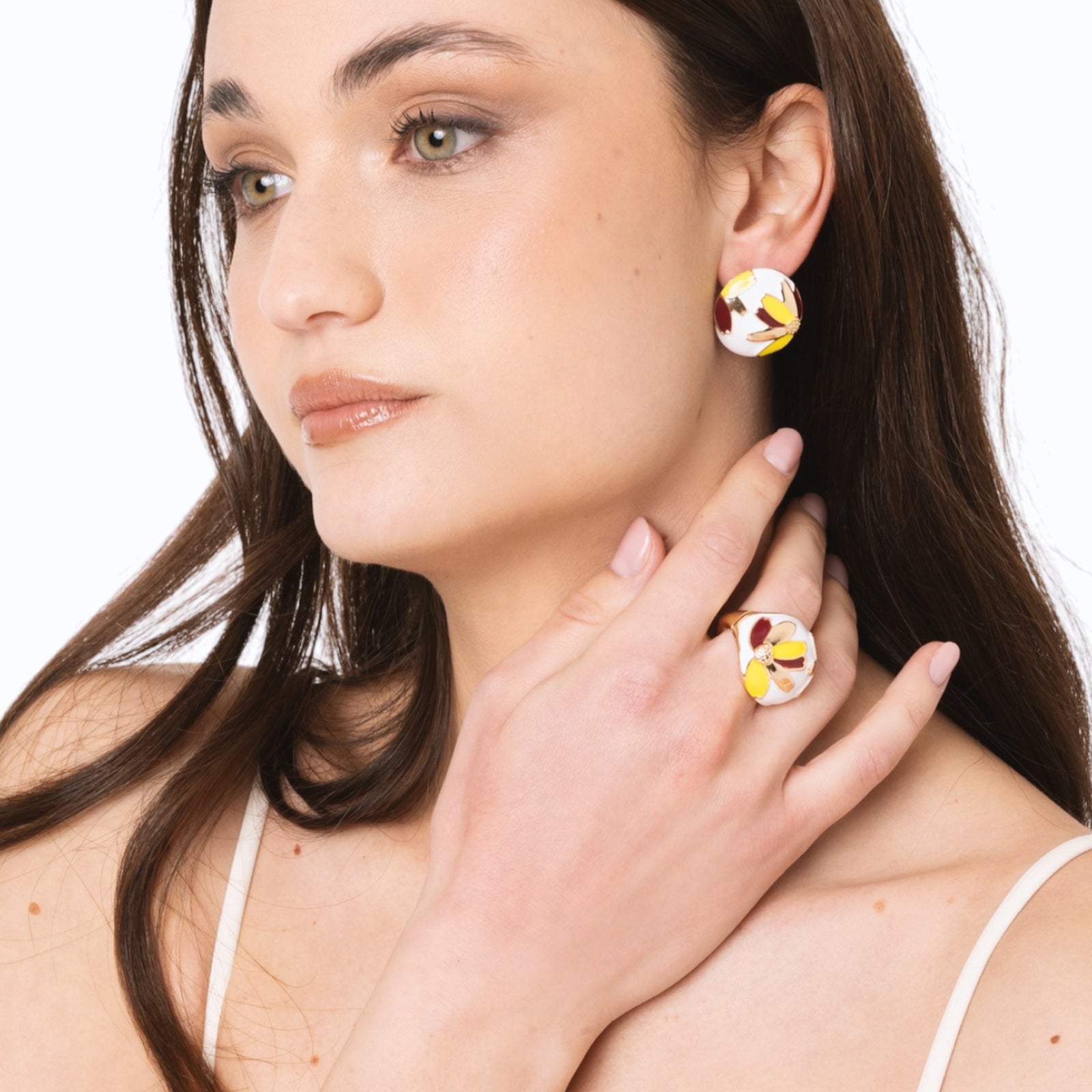 Anello in metallo elastico smaltato bianco con design a fiore - Mya Accessories