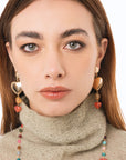 Orecchini pendenti con cuoricini in metallo ed acrilico multi - Mya Accessories